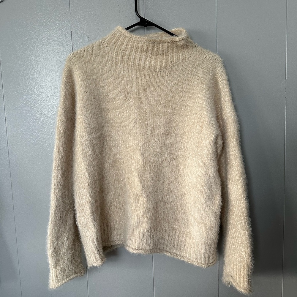 Rachel Zoe Cream Sweater Size medium cozy fuzzy turtleneck